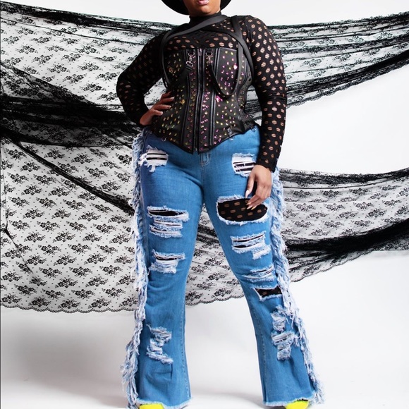 Shredded plus size denim jeans with fringe detail - Picture 2 of 6